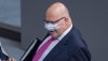 peter-altmaier-der-bundesminister-fuer-wirtschaft-und-energie-traegt-seine-maske-im-bundestag-...jpg